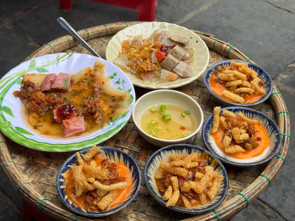 Tray of banh beo, banh bot loc and dipping sauce at Ba Bay, Hoi An